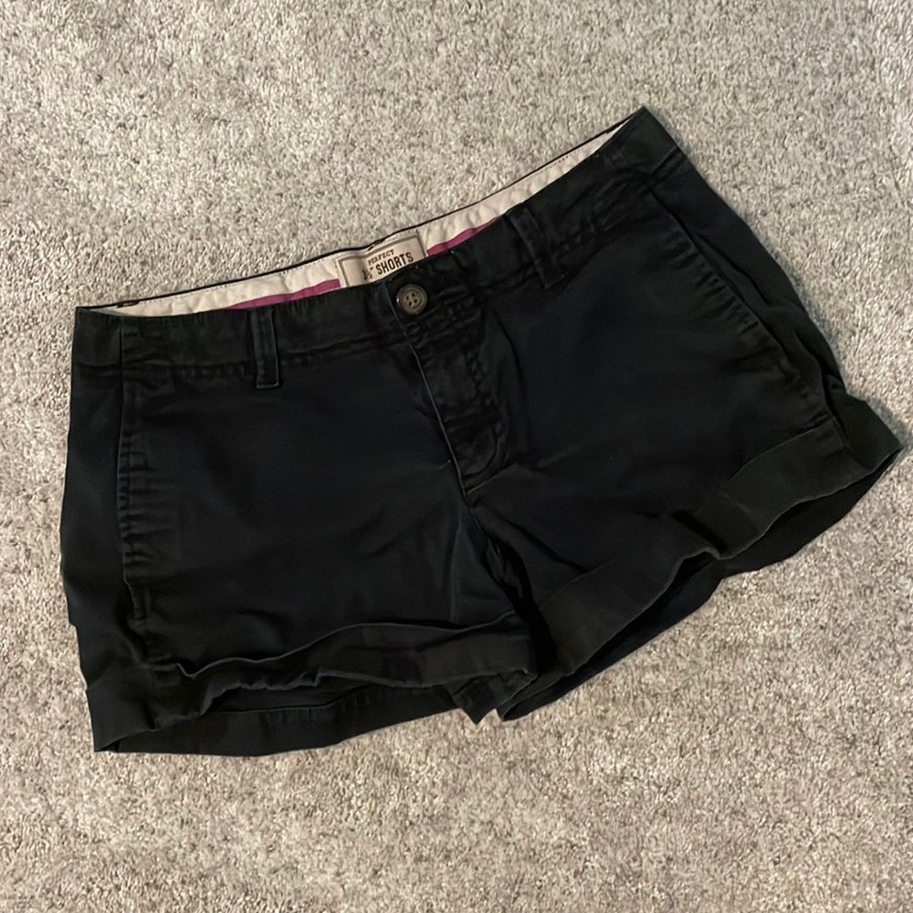 Old Navy Black 3.5” Khaki Shorts (Size 4 Regular)